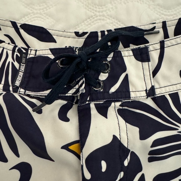 American Eagle BOARD SHORTS Mens 34 Blue Tellow White Floral Aloha Swim Trunks - Picture 6 of 10